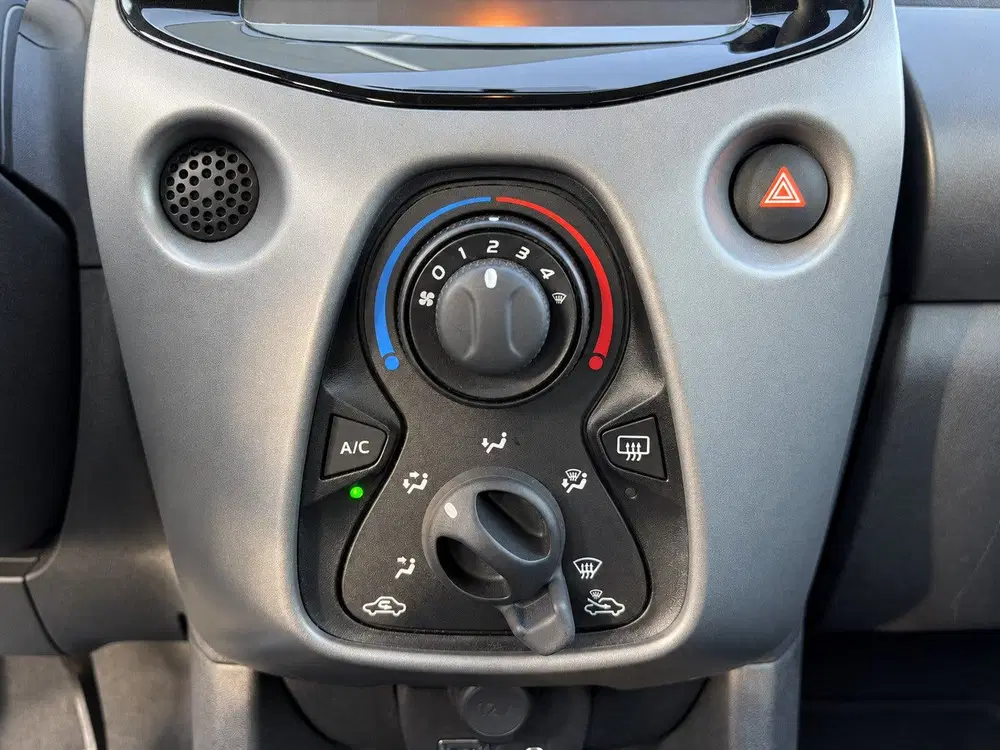 Toyota Aygo 1.0 VVT-i x-play limited-Dealer onderhoude uit 2019, foto 10