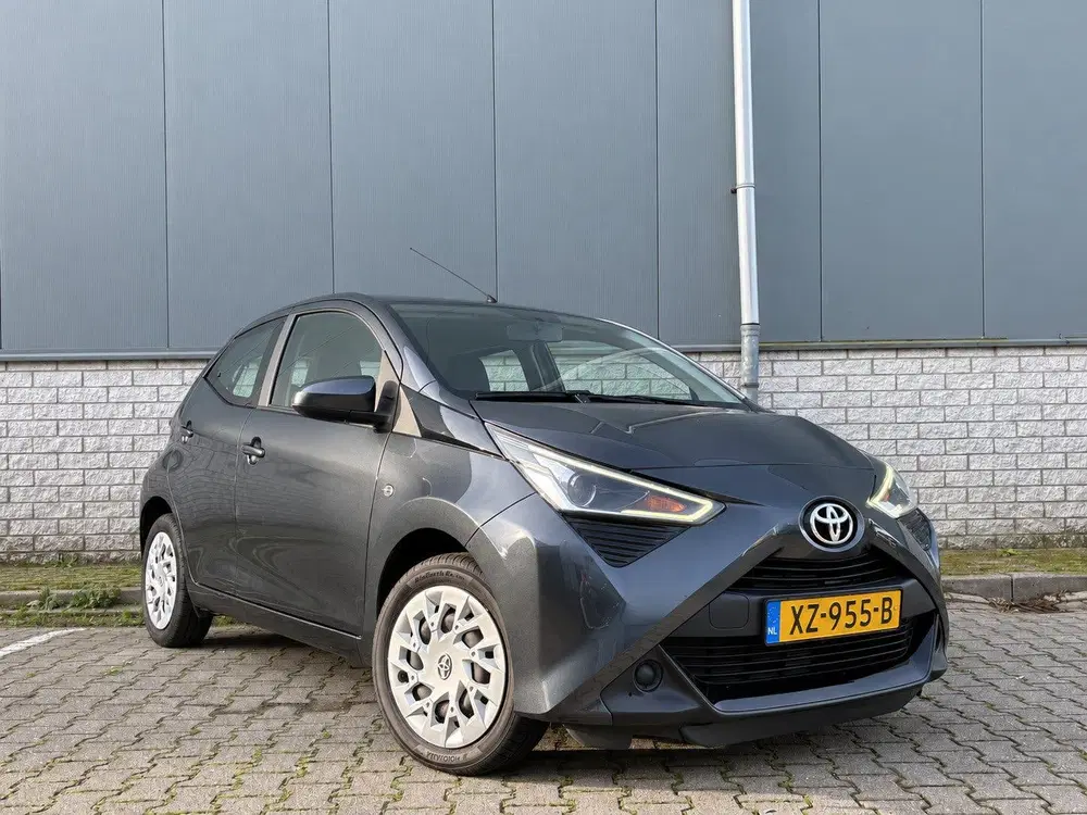 Toyota Aygo 1.0 VVT-i x-play limited-Dealer onderhoude uit 2019, foto 2