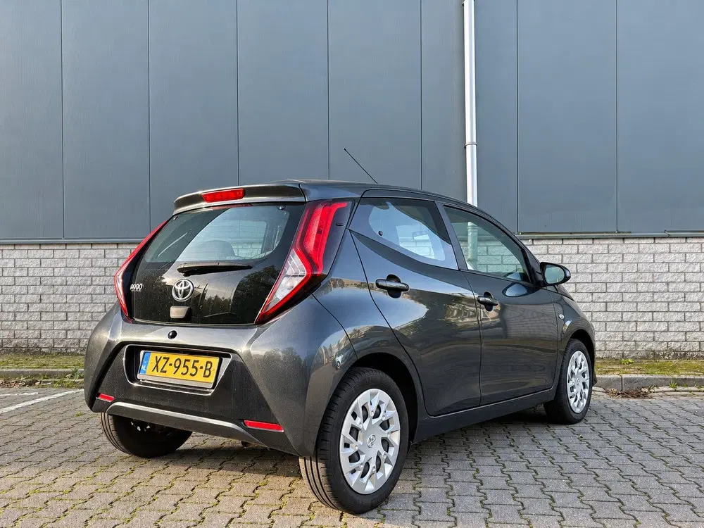 Toyota Aygo 1.0 VVT-i x-play limited-Dealer onderhoude uit 2019, foto 3