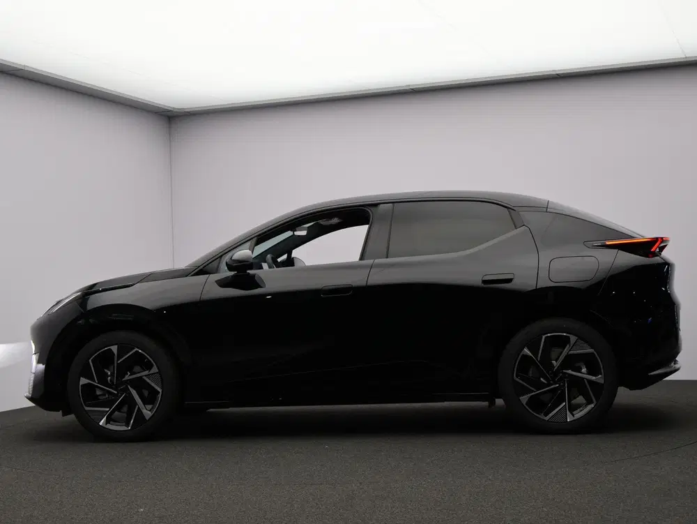 Lynk & Co 02 More 66 kWh MY27 Onyx Black uit 2026, foto 2