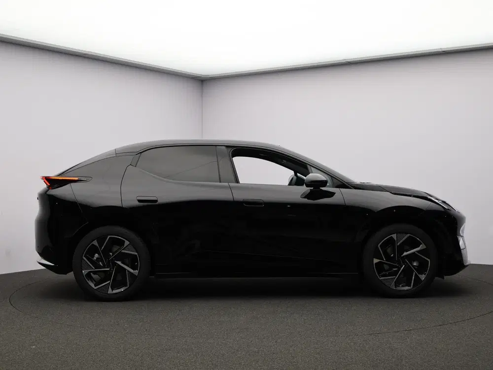 Lynk & Co 02 More 66 kWh MY27 Onyx Black uit 2026, foto 3