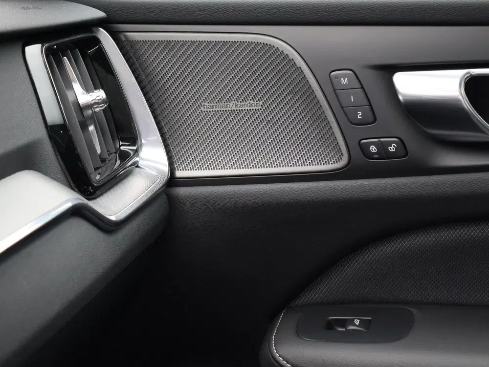 Volvo V60 2.0 T6 Plug-in hybrid AWD Plus Dark uit 2026, foto 14