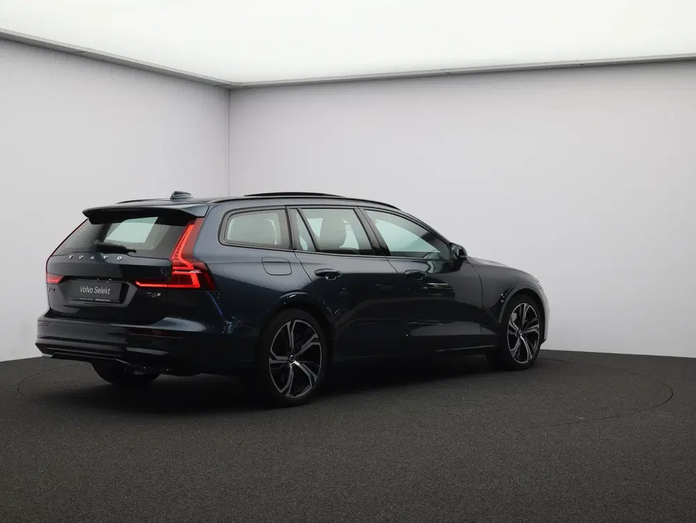 Volvo V60 2.0 T6 Plug-in hybrid AWD Plus Dark uit 2026, foto 2