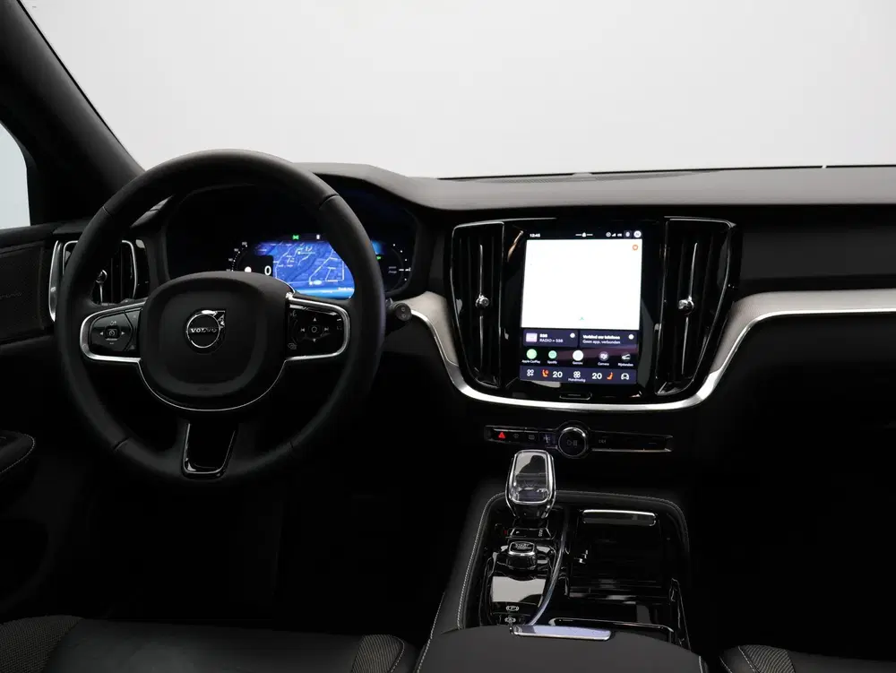 Volvo V60 2.0 T6 Plug-in hybrid AWD Plus Dark uit 2026, foto 3
