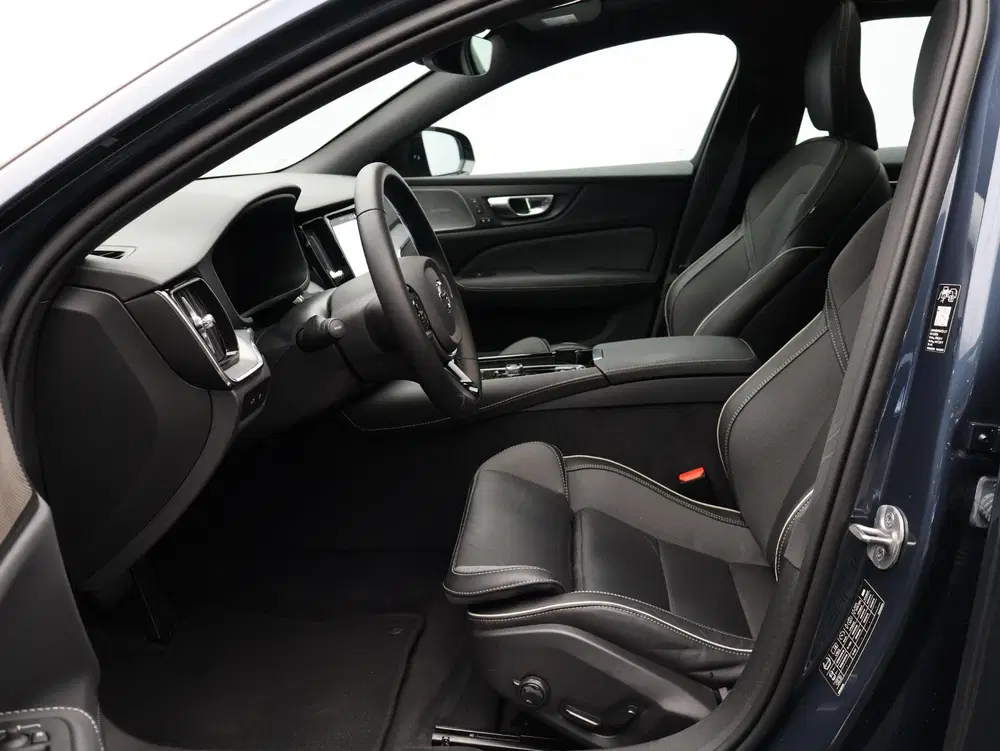 Volvo V60 2.0 T6 Plug-in hybrid AWD Plus Dark uit 2026, foto 5