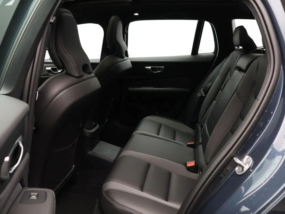 Volvo V60 2.0 T6 Plug-in hybrid AWD Plus Dark uit 2026, foto 6