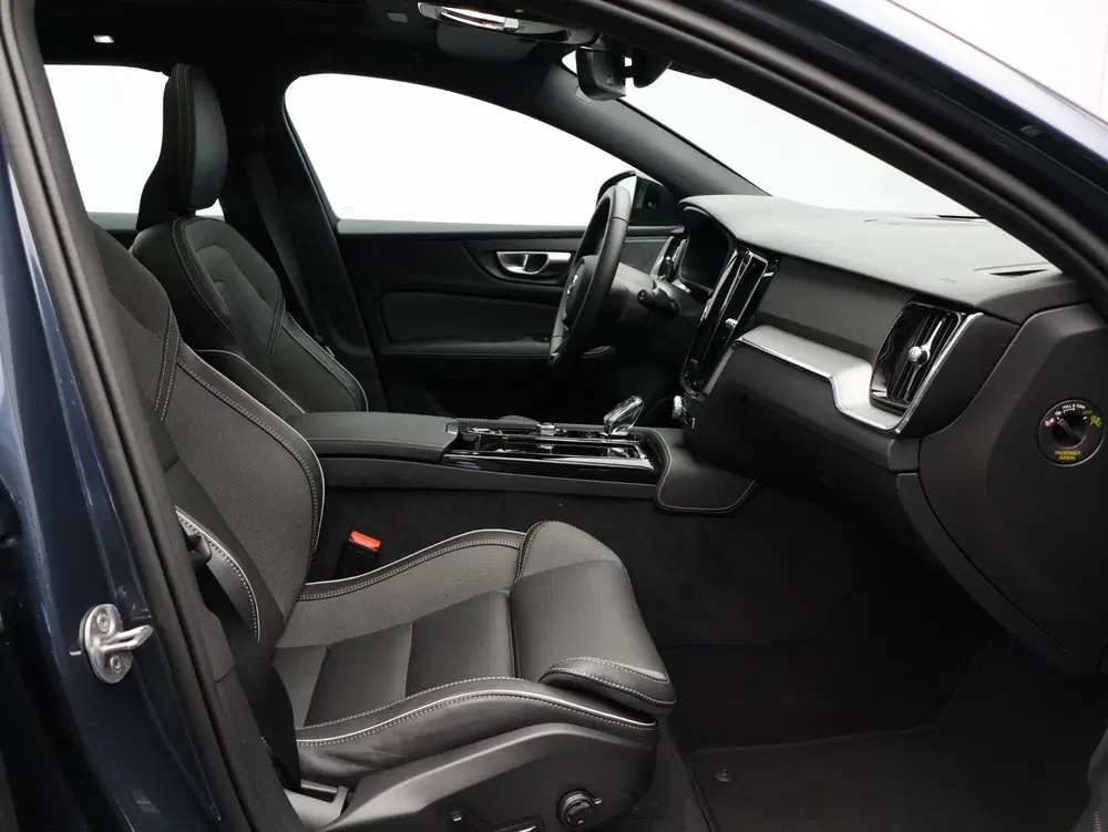 Volvo V60 2.0 T6 Plug-in hybrid AWD Plus Dark uit 2026, foto 8
