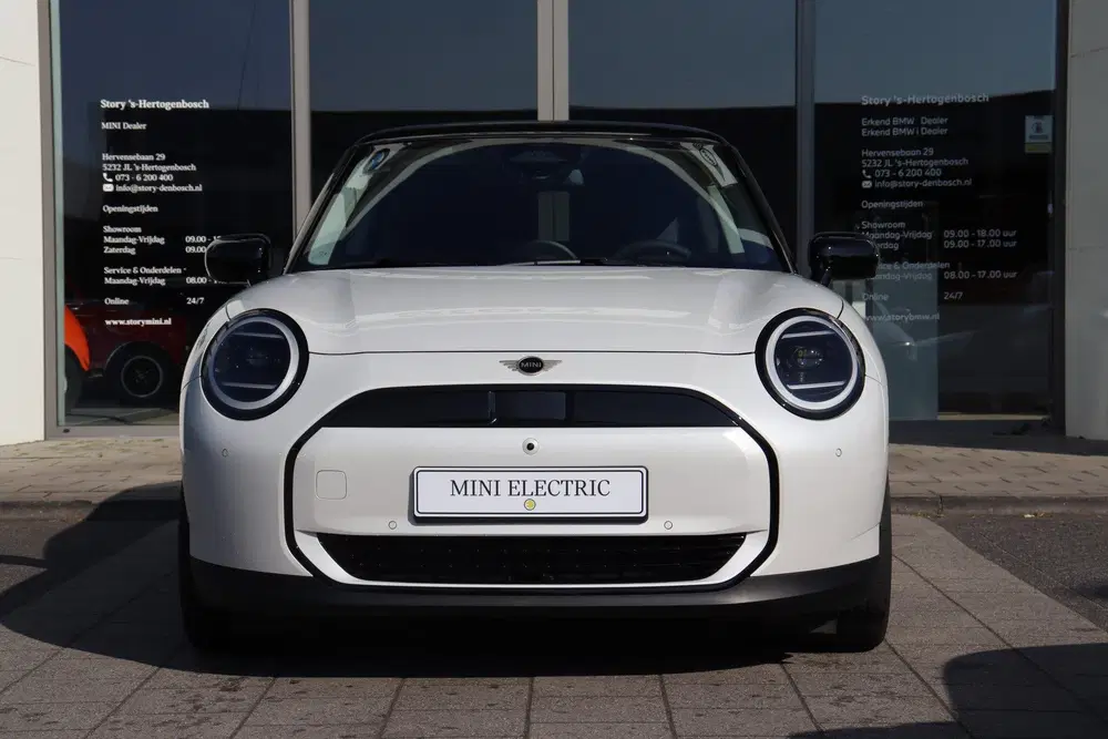 Mini Hatchback Cooper E uit 2026, foto 2