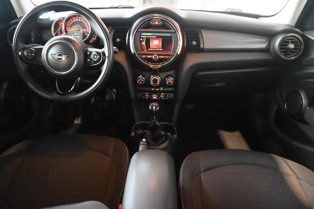 Mini Cooper 1.5 Cooper Airco Navigatie LED Cruise Cont uit 2019, foto 2