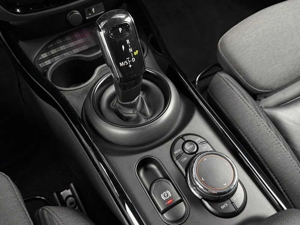 Mini Clubman 1.5 Cooper Business Edition Automaat uit 2019, foto 14