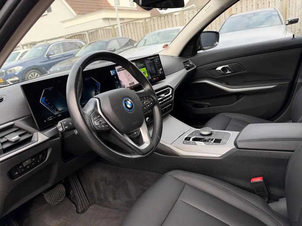 BMW 3-serie 330e Shadow Line SOH 96 uit 2023, foto 10