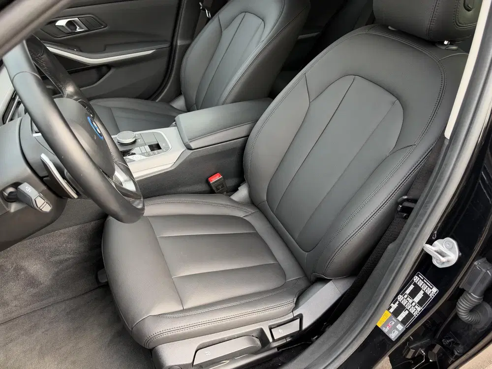 BMW 3-serie 330e Shadow Line SOH 96 uit 2023, foto 4
