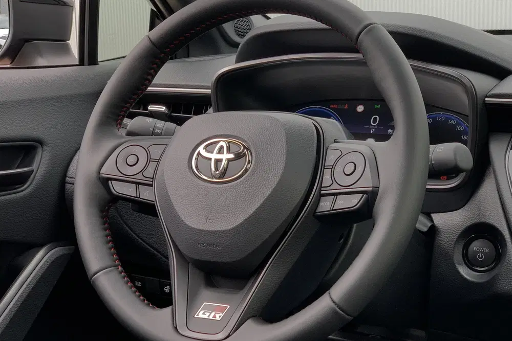 Toyota Corolla Cross Hybrid 180 GR Sport uit 2026, foto 11