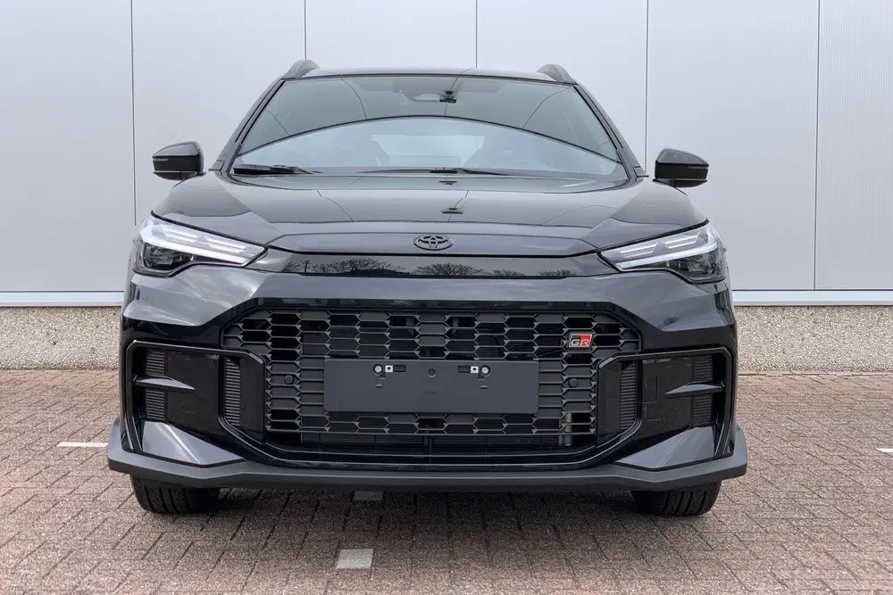 Toyota Corolla Cross Hybrid 180 GR Sport uit 2026, foto 3