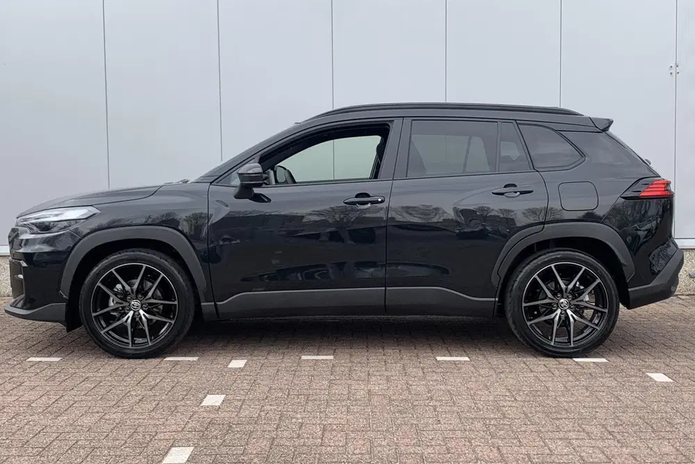 Toyota Corolla Cross Hybrid 180 GR Sport uit 2026, foto 4