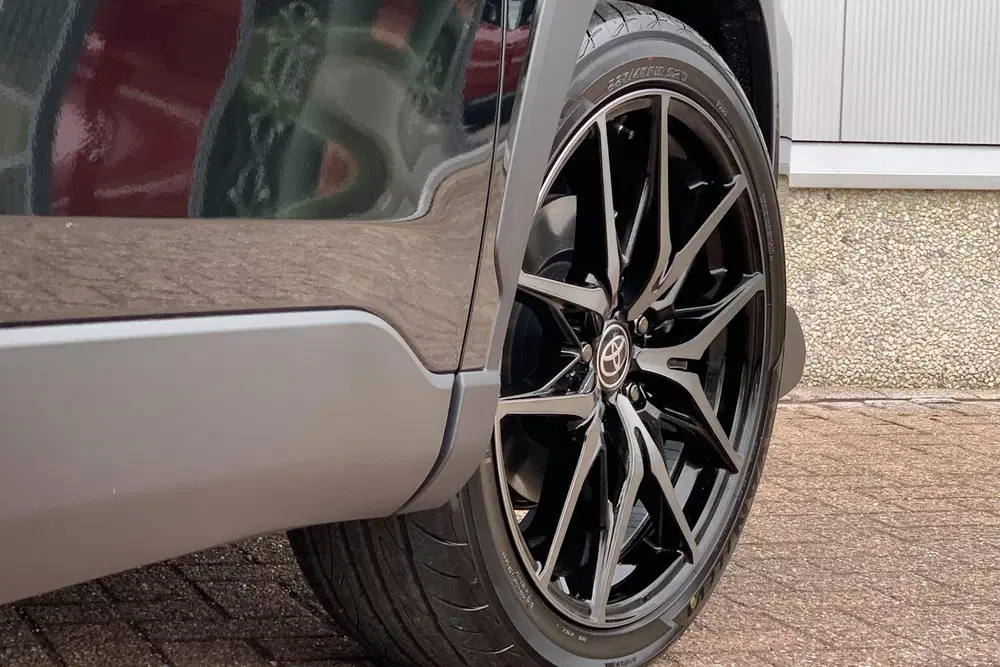 Toyota Corolla Cross Hybrid 180 GR Sport uit 2026, foto 6