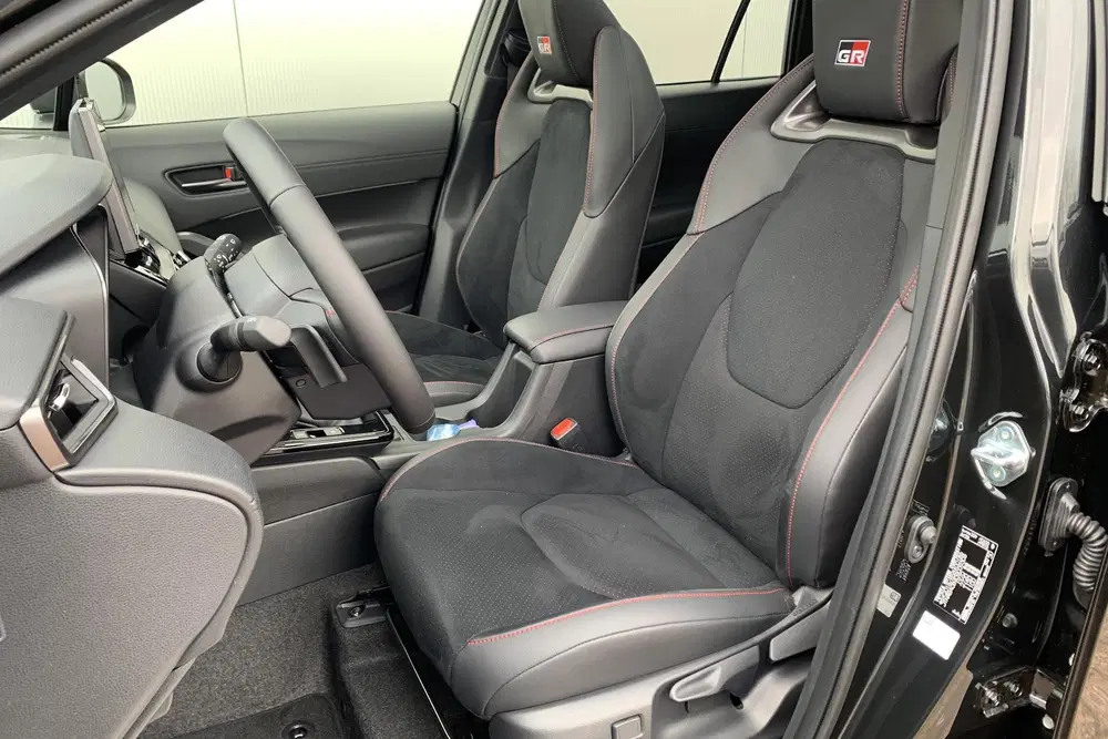 Toyota Corolla Cross Hybrid 180 GR Sport uit 2026, foto 7
