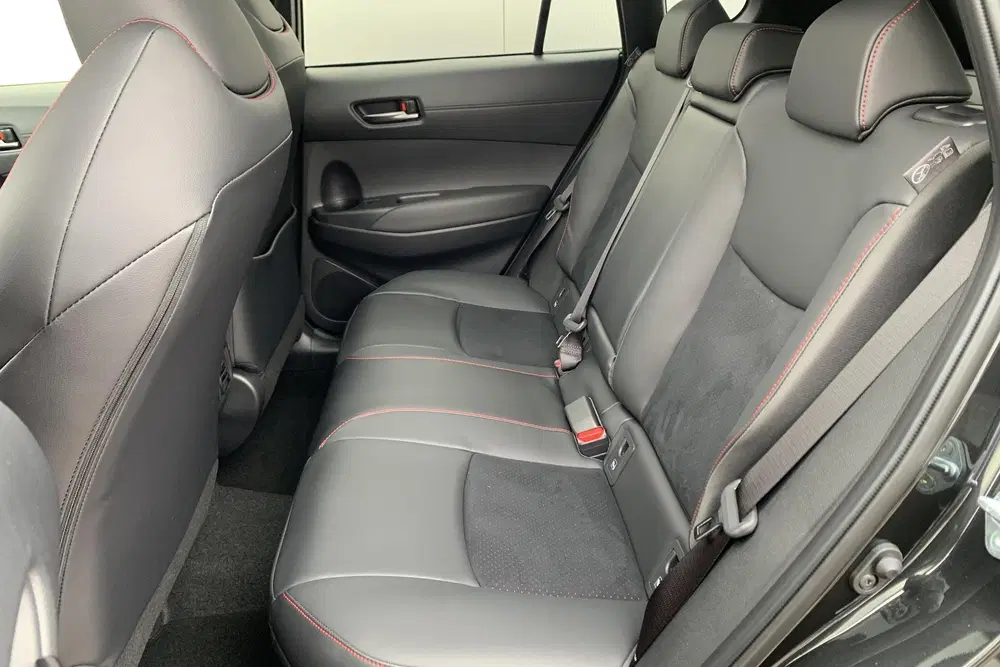 Toyota Corolla Cross Hybrid 180 GR Sport uit 2026, foto 8