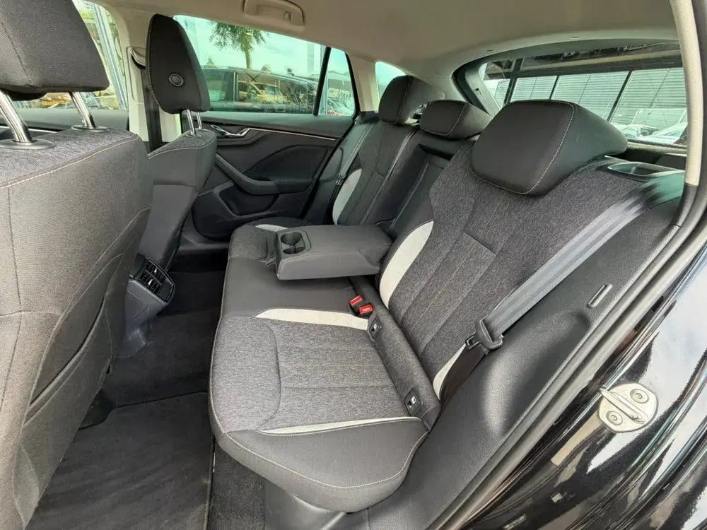 Skoda Scala 1.0 TSI Business Edition uit 2022, foto 6