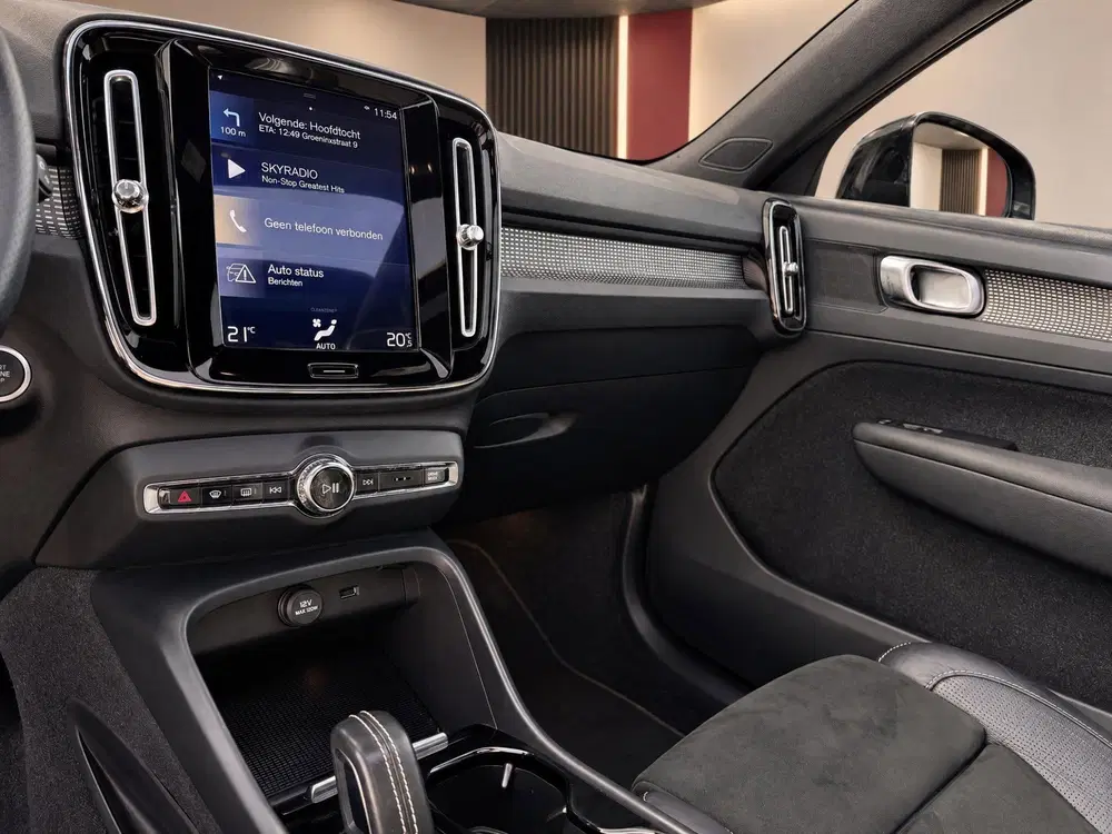 Volvo XC40 2.0 T4 190PK R-Design uit 2019, foto 2