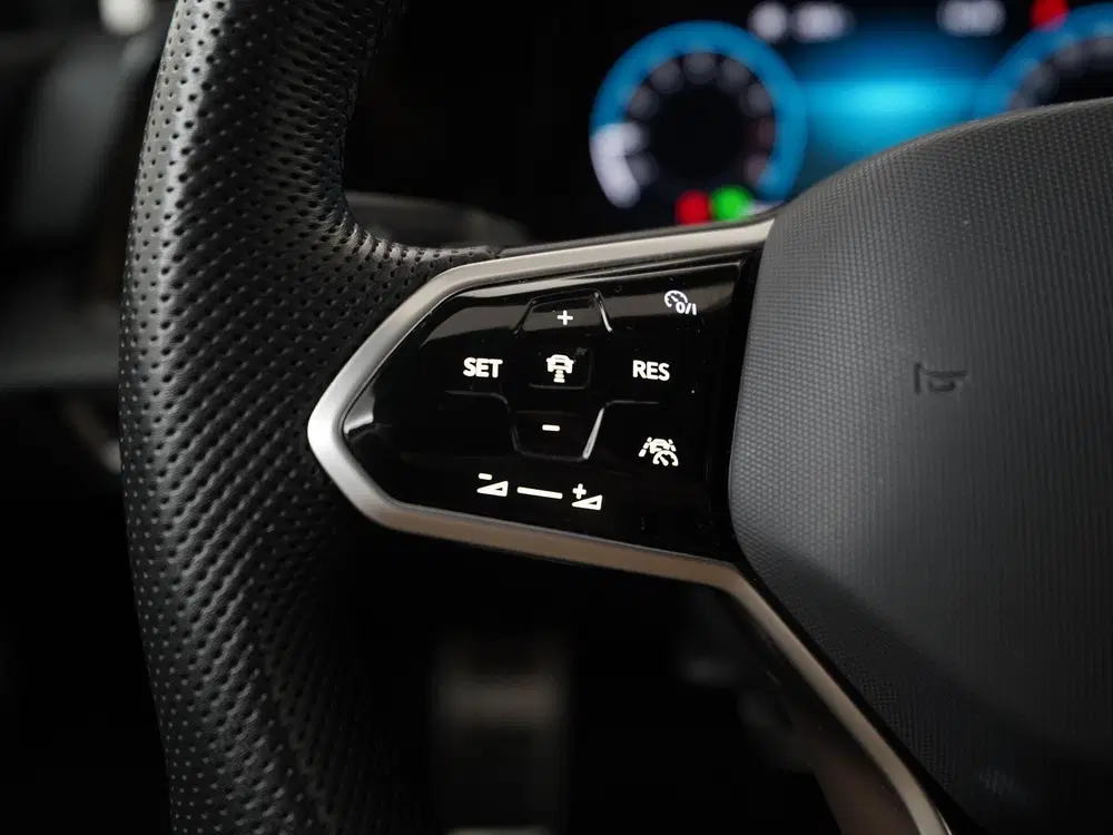Volkswagen Golf 1.5 eTSI R-Line DSG uit 2024, foto 8