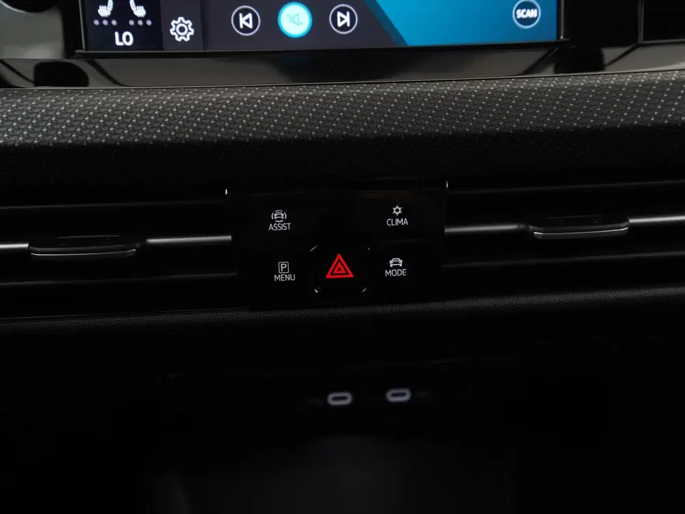Volkswagen Golf 1.5 eTSI R-Line DSG uit 2024, foto 11