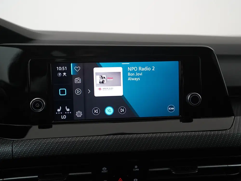 Volkswagen Golf 1.5 eTSI R-Line DSG uit 2024, foto 12