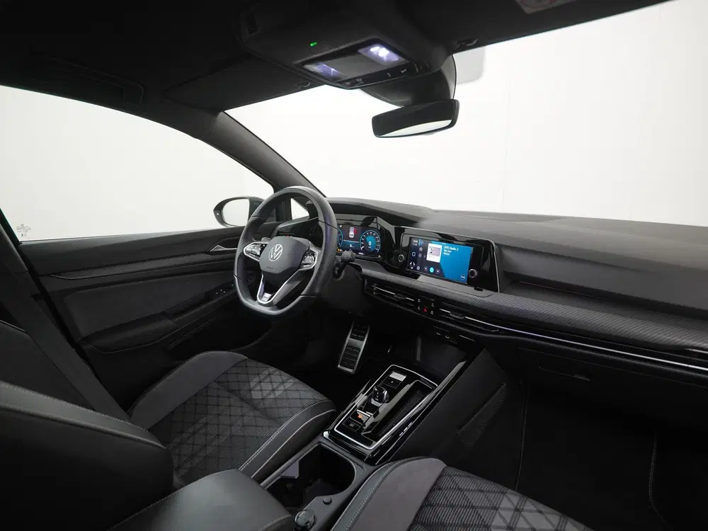 Volkswagen Golf 1.5 eTSI R-Line DSG uit 2024, foto 2