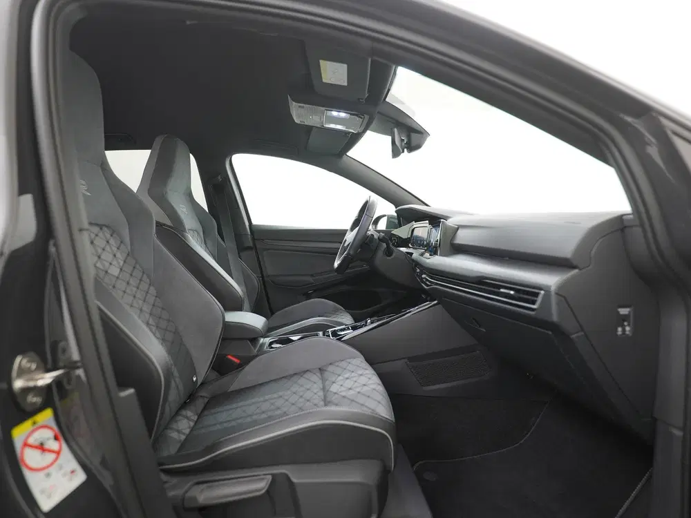 Volkswagen Golf 1.5 eTSI R-Line DSG uit 2024, foto 3