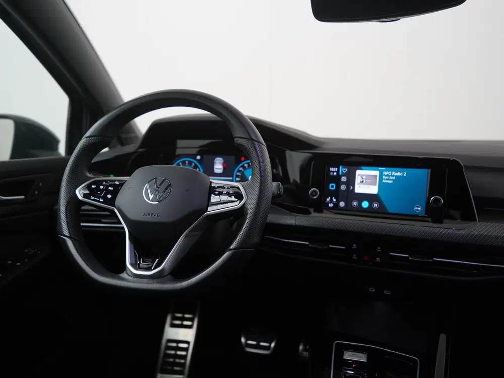 Volkswagen Golf 1.5 eTSI R-Line DSG uit 2024, foto 5
