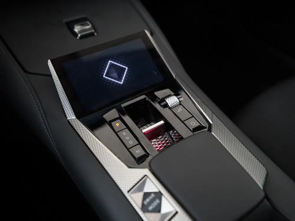 DS Automobiles DS 4 DS 4 1.2 Hybrid 145 Étoile uit 2025, foto 10