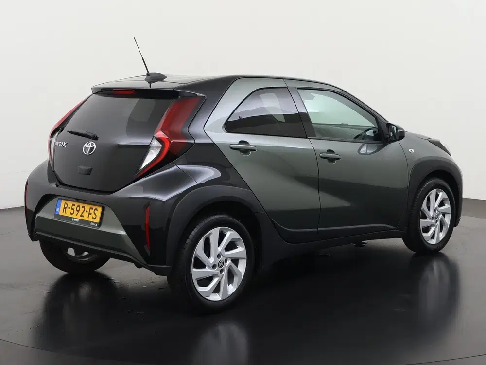 Toyota Aygo X 1.0 VVT-i MT first Two-Tone uit 2022, foto 4