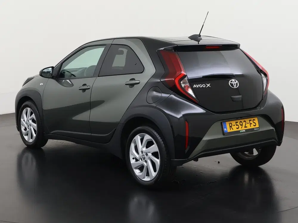 Toyota Aygo X 1.0 VVT-i MT first Two-Tone uit 2022, foto 6