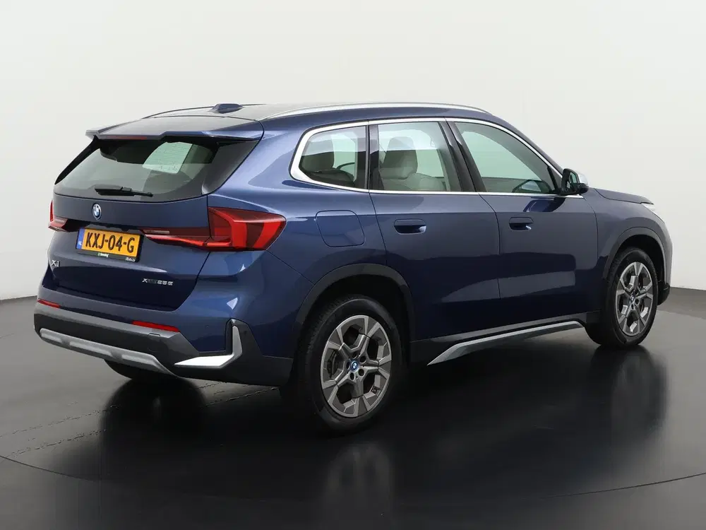 BMW X1 xDrive25e X-Line uit 2023, foto 4