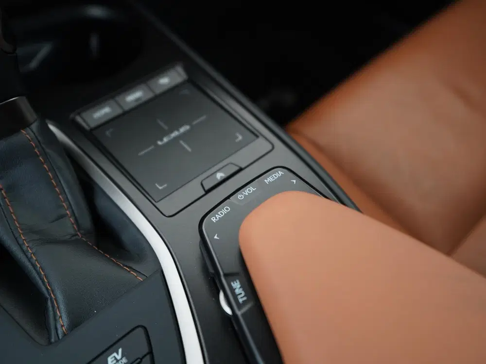 Lexus UX 250h Luxury Line uit 2019, foto 11
