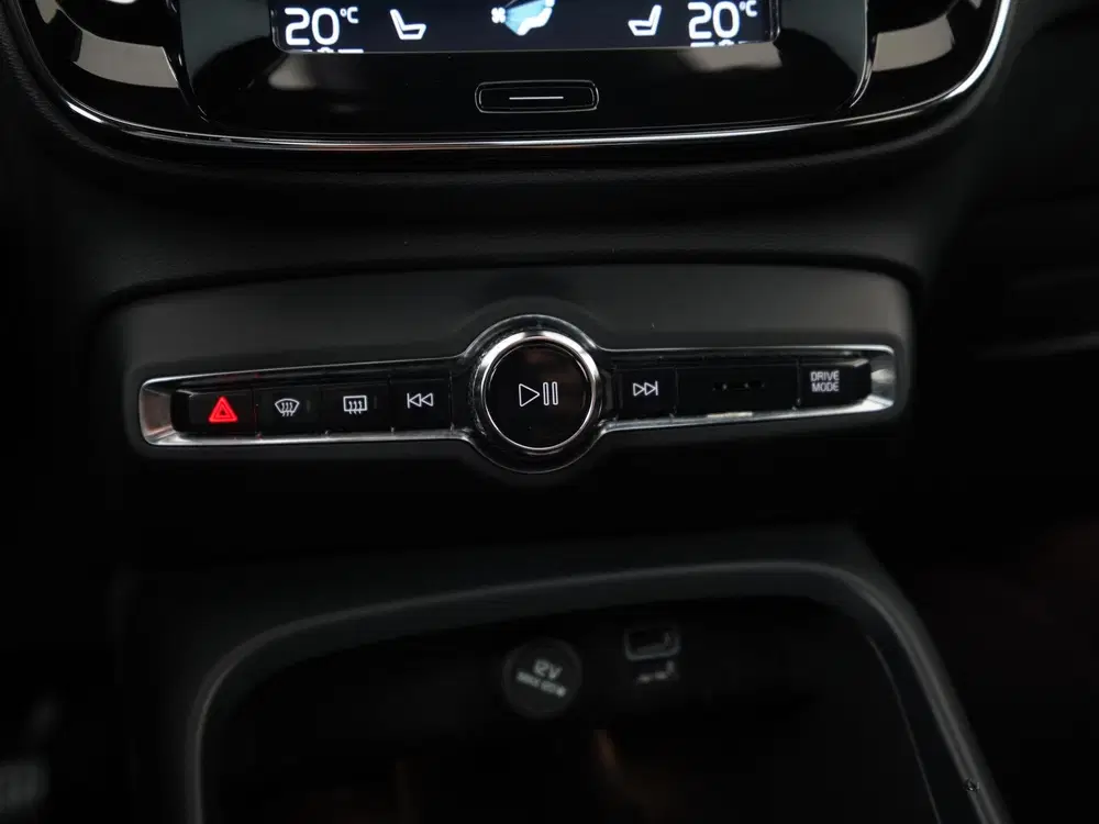 Volvo XC40 1.5 T5 Plug-in hybrid Ultimate Dark uit 2022, foto 12
