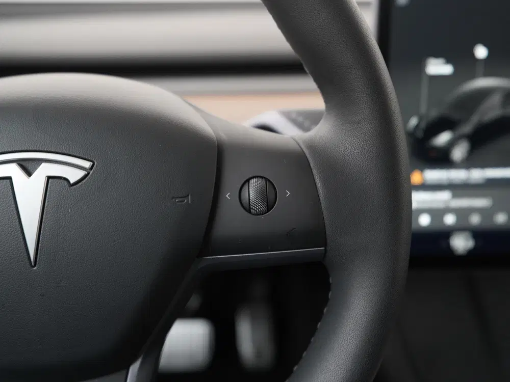 Tesla Model Y Long Range AWD 75 kWh uit 2023, foto 9