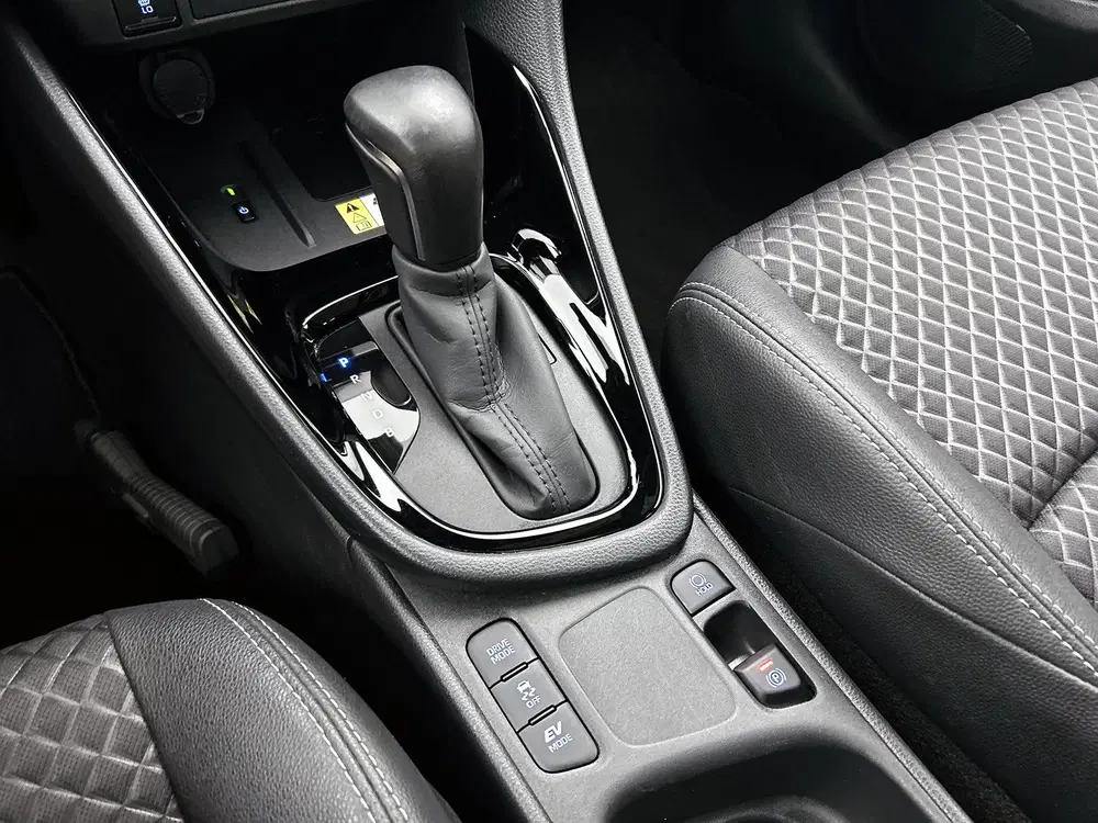 Toyota Yaris 1.5 Hybrid Executive Premium Pack uit 2022, foto 14