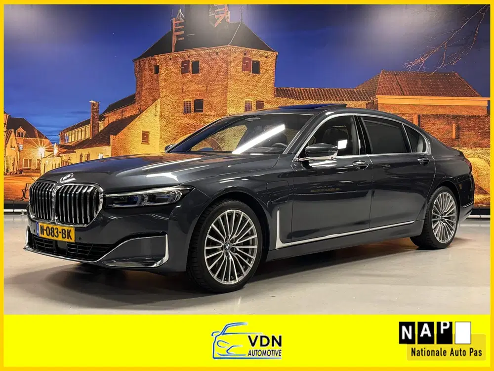 BMW 7-serie 745Le xDrive High Exe Individual Panodak B uit 2021