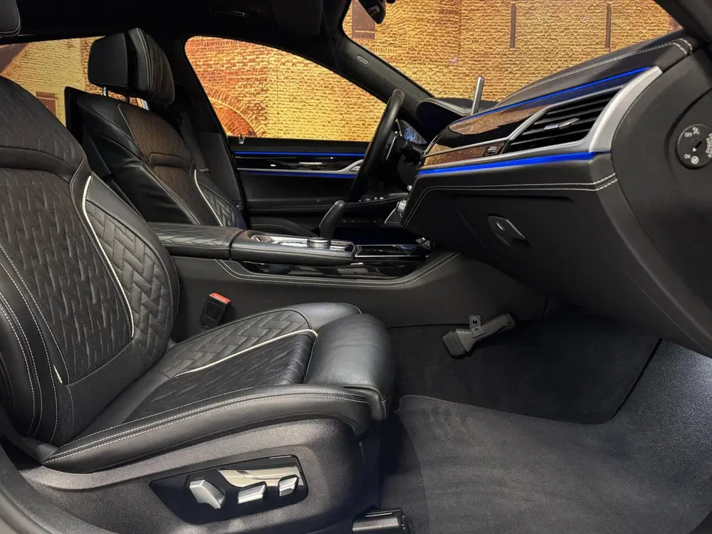 BMW 7-serie 745Le xDrive High Exe Individual Panodak B uit 2021, foto 14