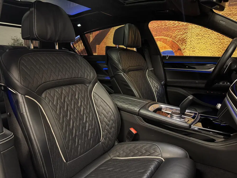 BMW 7-serie 745Le xDrive High Exe Individual Panodak B uit 2021, foto 15
