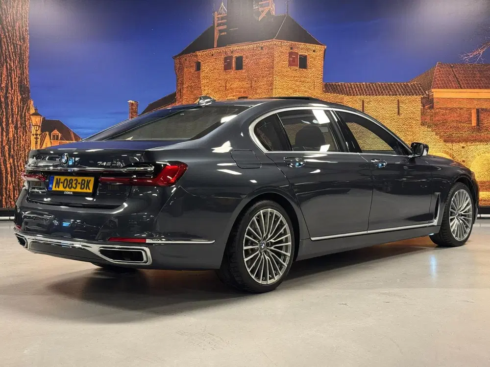 BMW 7-serie 745Le xDrive High Exe Individual Panodak B uit 2021, foto 2
