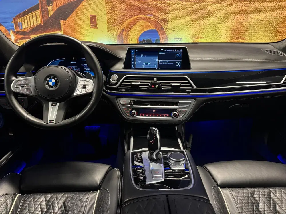 BMW 7-serie 745Le xDrive High Exe Individual Panodak B uit 2021, foto 3