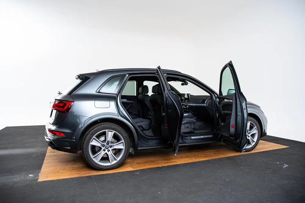 Audi Q5 55 TFSI e S edition Competition Panoramada uit 2023, foto 10