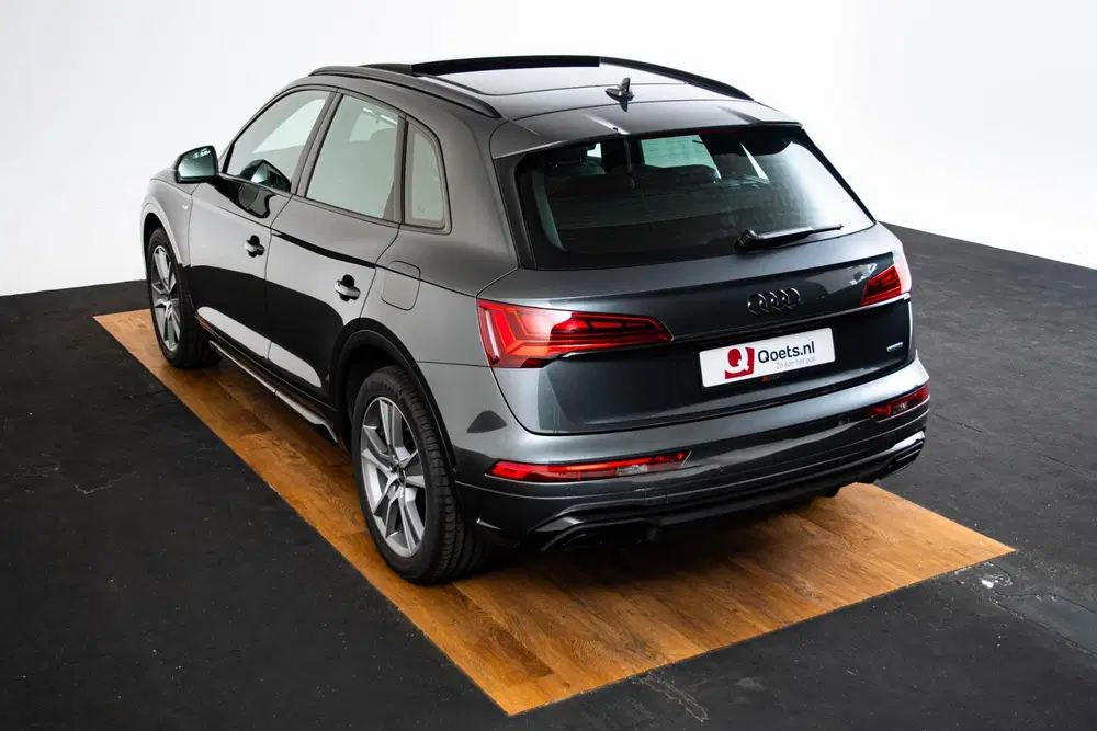 Audi Q5 55 TFSI e S edition Competition Panoramada uit 2023, foto 14