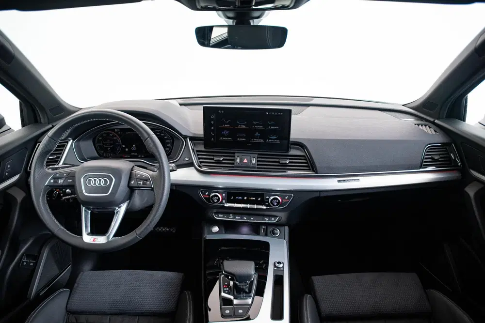 Audi Q5 55 TFSI e S edition Competition Panoramada uit 2023, foto 3
