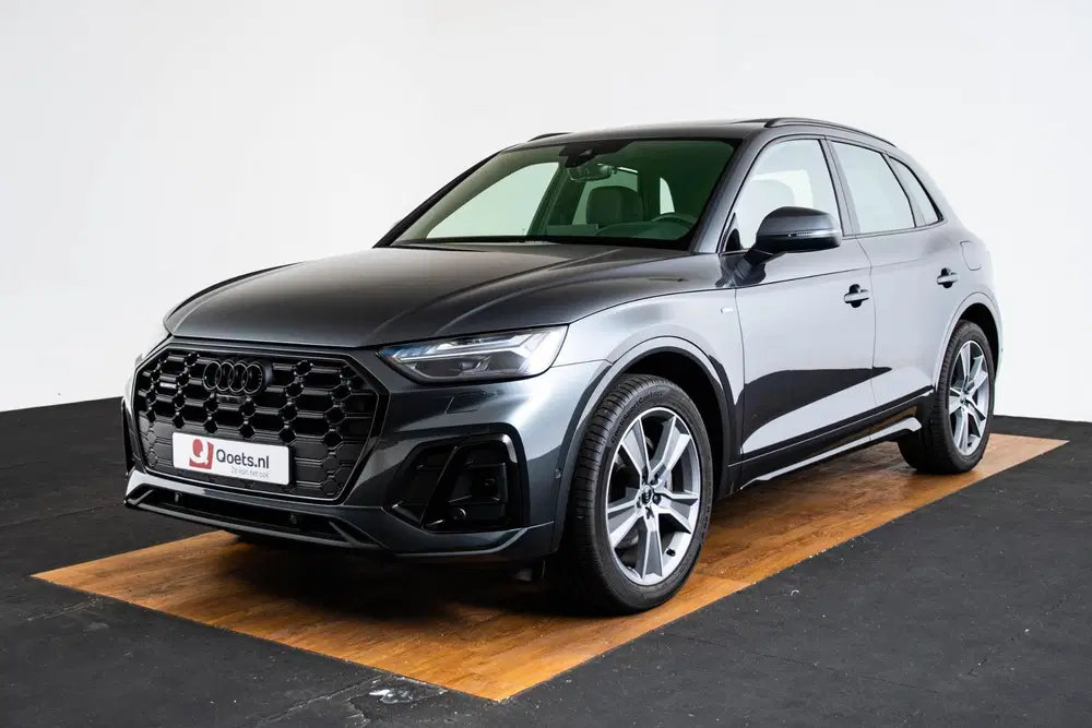 Audi Q5 55 TFSI e S edition Competition Panoramada uit 2023, foto 6
