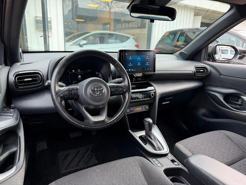 Toyota Yaris Cross 1.5 Hybrid First Edition uit 2022, foto 12