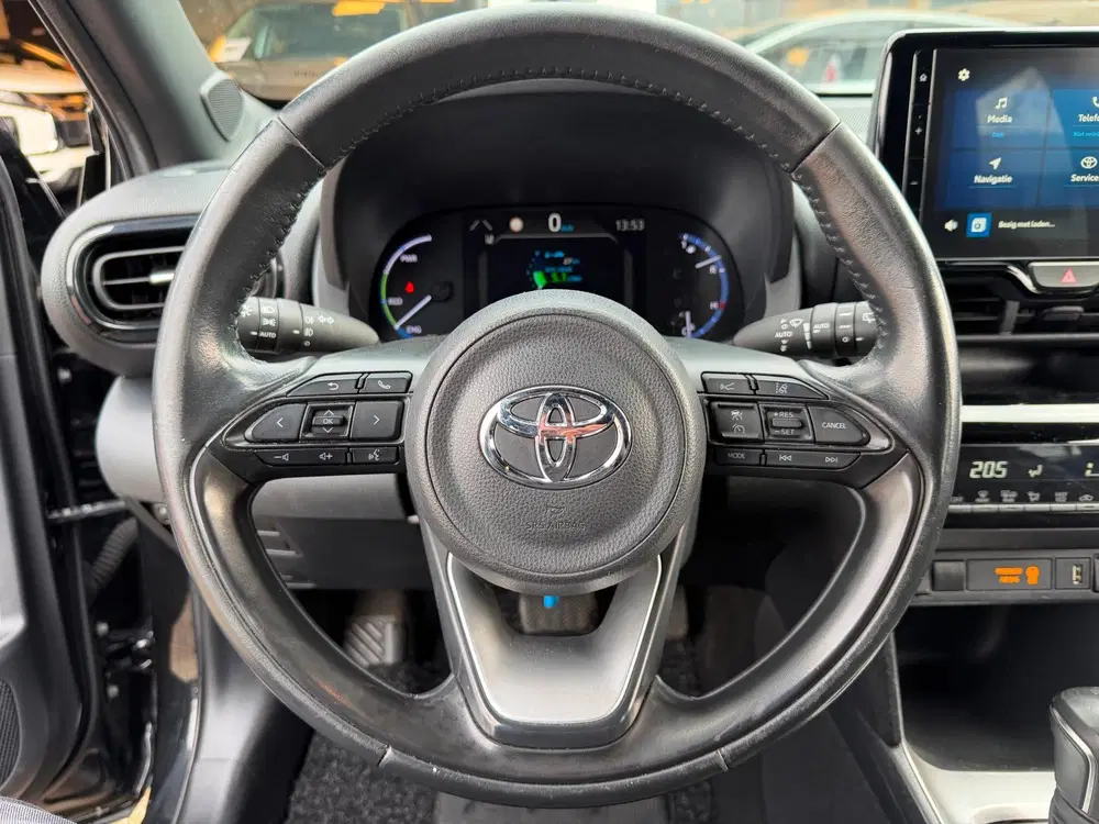 Toyota Yaris Cross 1.5 Hybrid First Edition uit 2022, foto 13