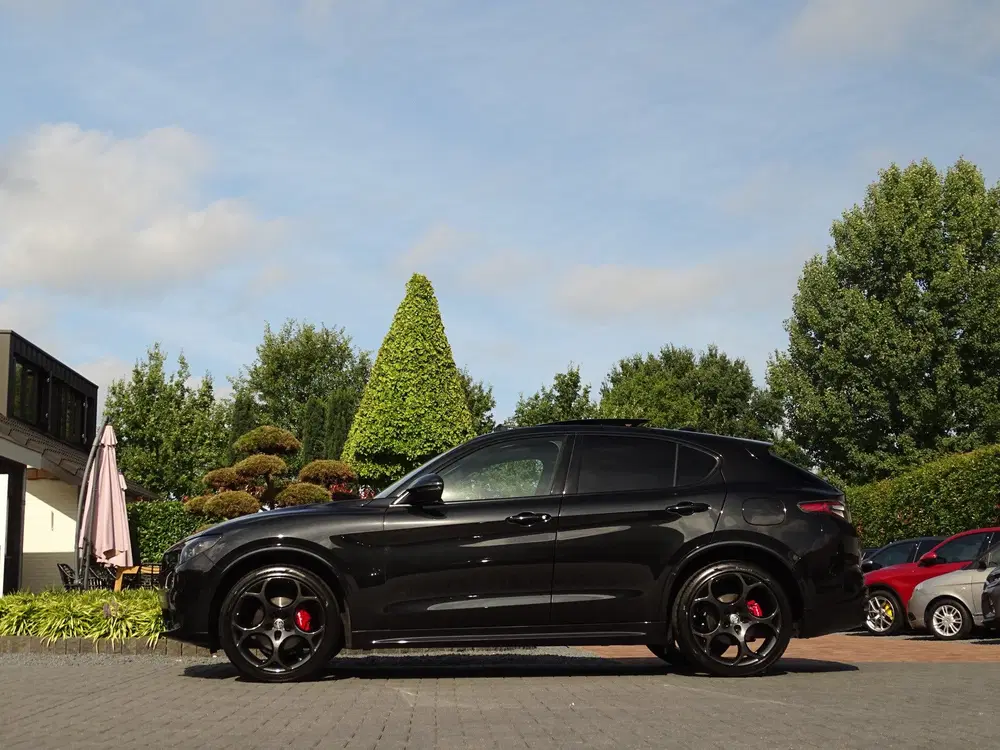 Alfa Romeo Stelvio 2.0 T GME AWD Veloce uit 2024, foto 2